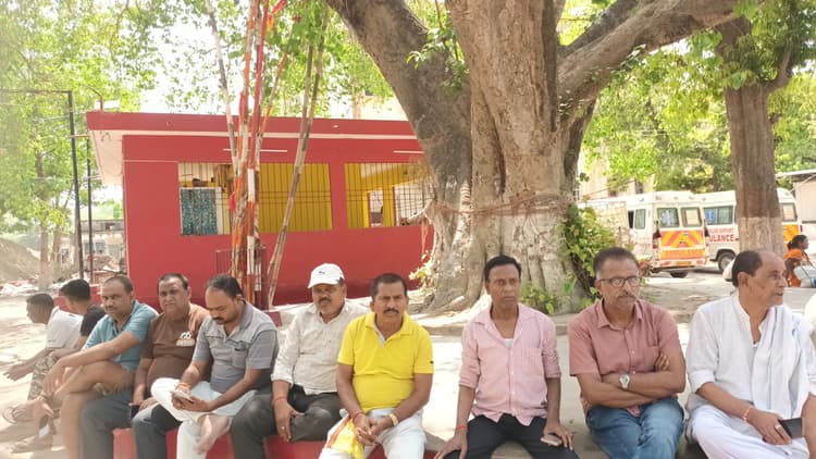 Bhagalpur news ओवरलोड बालू लदे ट्रैक्टर की टक्कर से वृद्ध की मौत