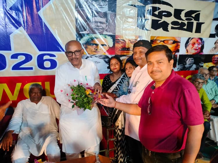 Dhanbad News: मोबाइल नहीं, पुस्तकों से जुड़े युवा पीढ़ी : विधानसभा अध्यक्ष