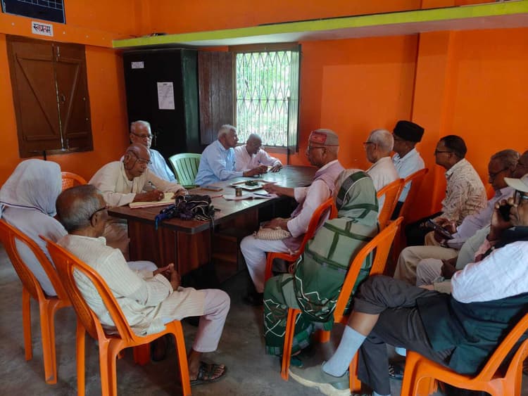 पेंशनर समाज की बैठक में लंबित वेतन पर चर्चा