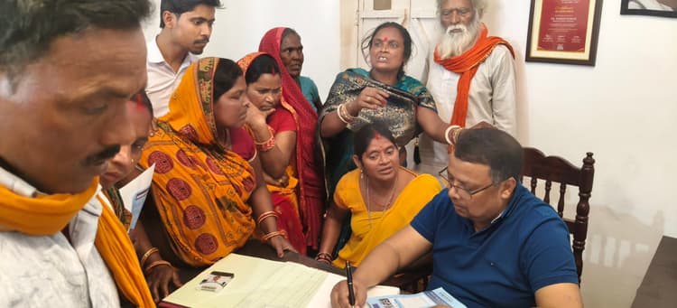 निशुल्क जांच शिविर में 200 से अधिक मरीजों का किया गया इलाज