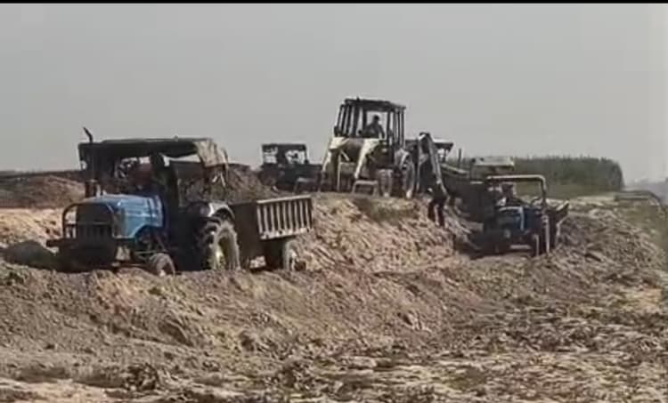 प्राणपुर प्रखंड क्षेत्र में अवैध रूप से बेरोकटोक हो रहा मिट्टी का खनन