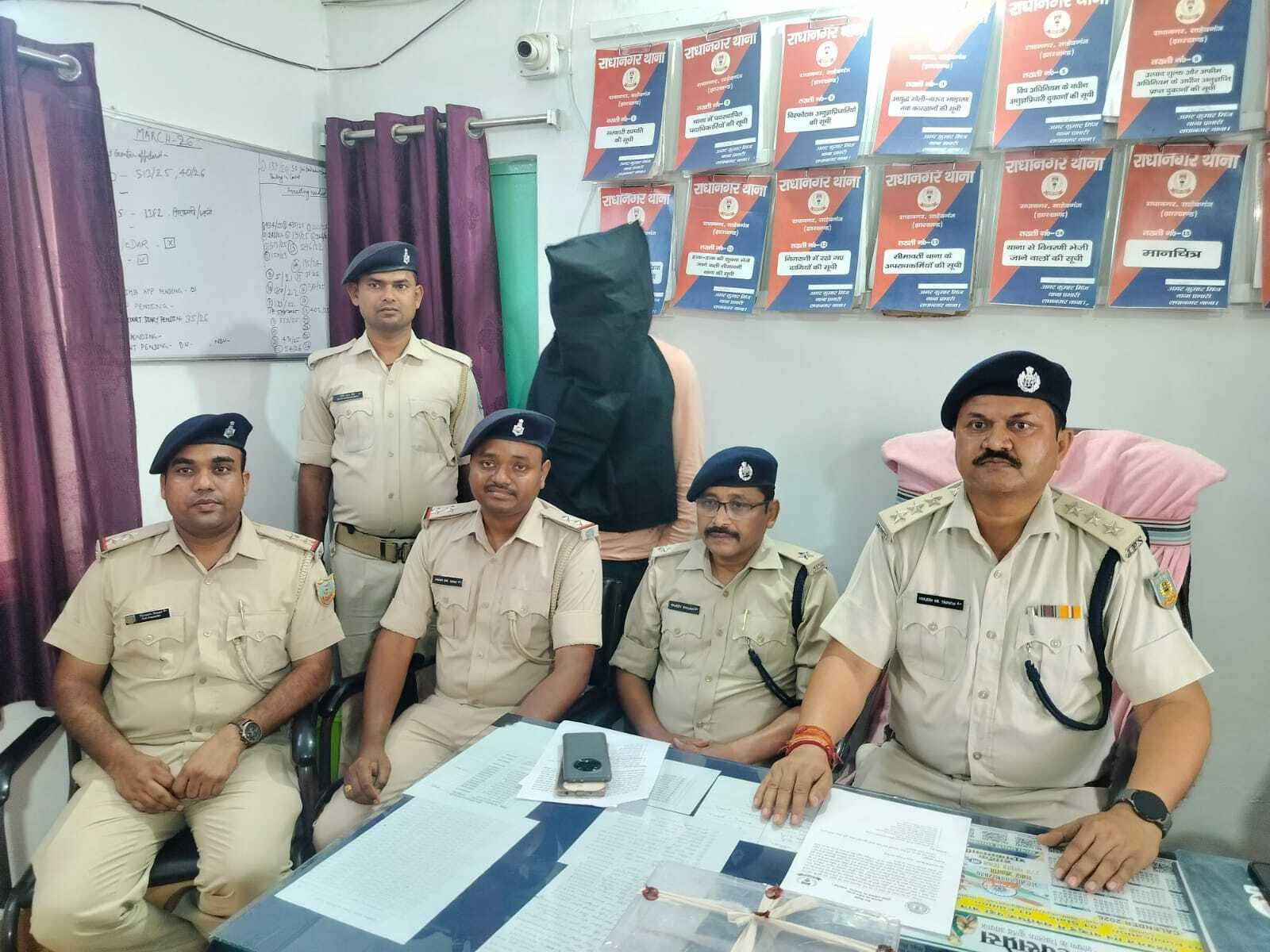 पति ने गला काटकर गंगा में फेंक दिया था शव