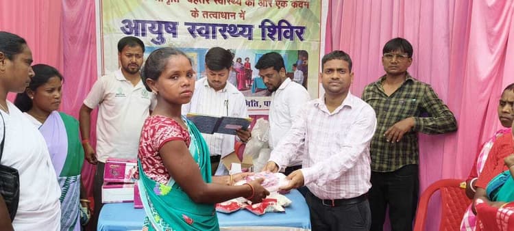 महिलाओं व किशोरियों को स्वास्थ्य के प्रति किया जागरूक