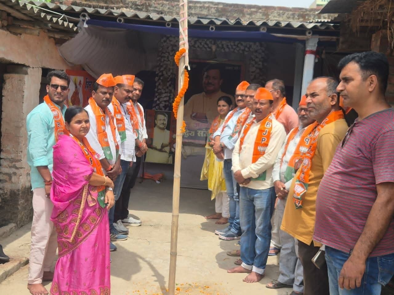 महापौर ने अपने आवास पर मनाया भाजपा का स्थापना दिवस