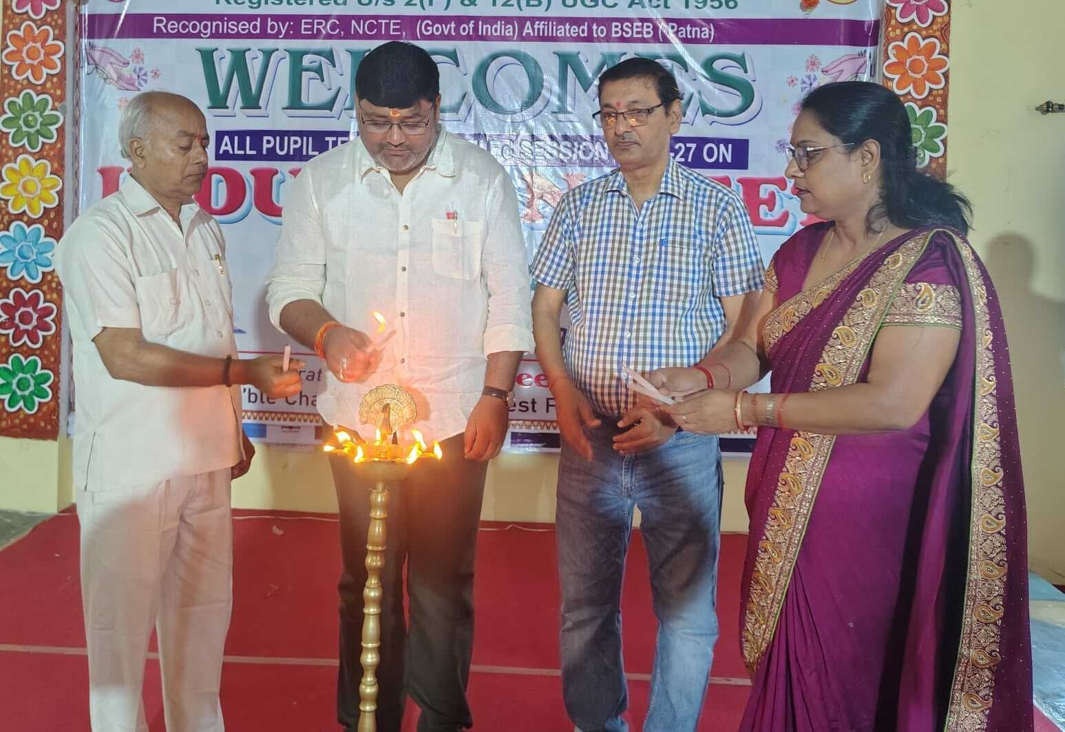 प्राथमिक शिक्षक नीव के समानः रजनीश