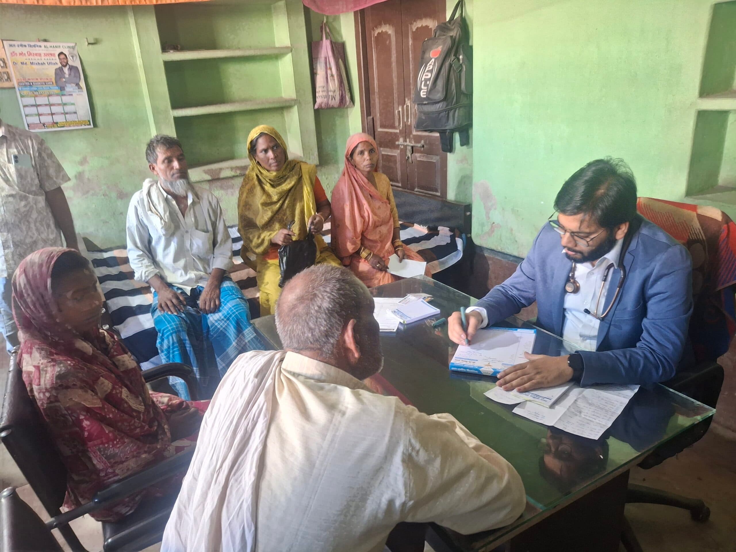 महेशपुर गांव में मुफ्त चिकित्सा शिविर, मरीजों का हुआ इलाज