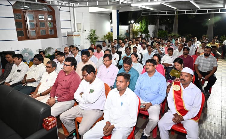 Bokaro News : सेवानिवृत्त अनुसेवक को दी गयी विदाई