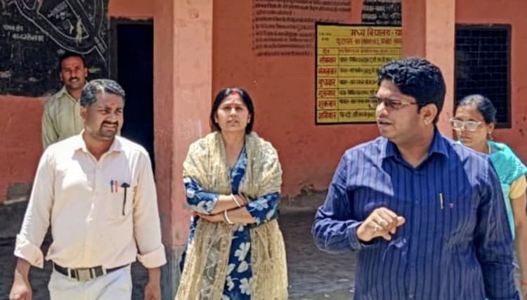 मध्य विद्यालय यादवनगर में एसडीएम को मिले केवल 17 छात्र उपस्थित, एचएम का वेतन रोका