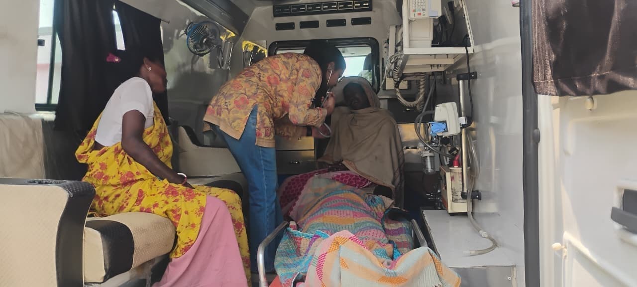 अनियंत्रित होकर ट्रैक्टर पलटा किशोर की मौत, चालक फरार
