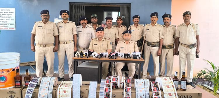 Gridih News : धान के गोदाम में चल रही थी नकली विदेशी शराब बनाने की फैक्ट्री