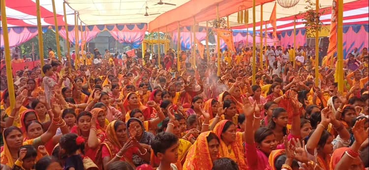 नौ कुंडीय गायत्री यज्ञ के समापन पर उमड़ी श्रद्धालुओं की भीड़