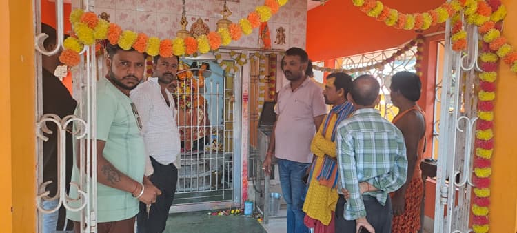 मंदिर की दानपेटी तोड़कर 30 हजार की चोरी