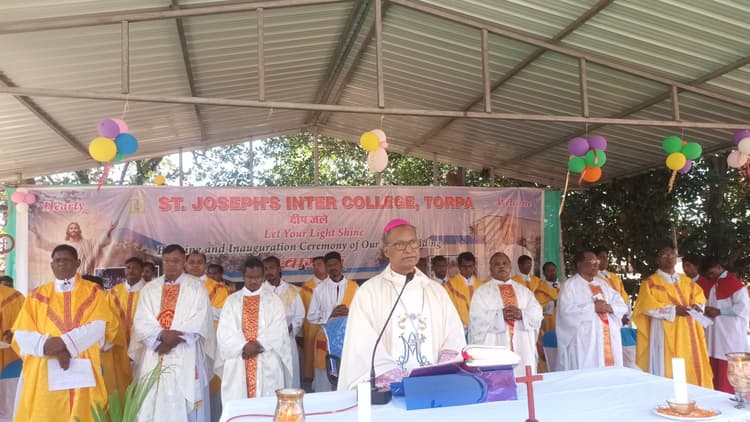बिशप ने संत जोसेफ इंटर कॉलेज के नये भवन का उद्घाटन किया