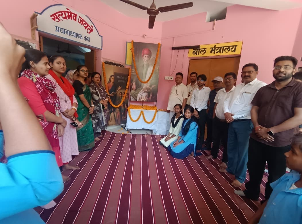 महिला शिक्षा के जनक ज्योतिबा फुले की जयंती पर शिक्षकों ने समाज सुधार की प्रेरणा