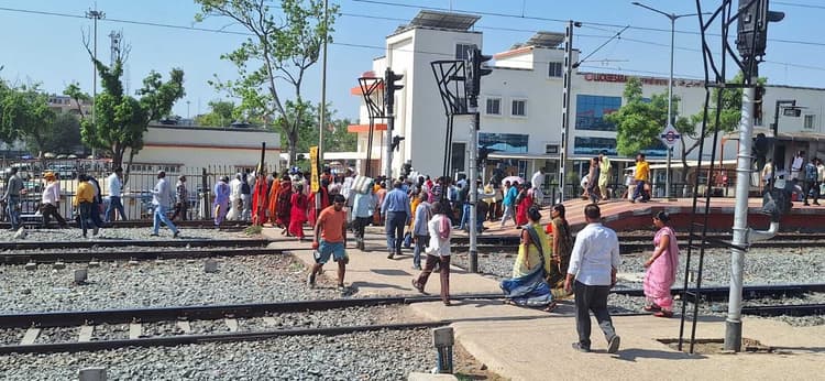 नॉन इंटरलॉकिंग कार्य का लिए लिया मेगा ब्लॉक, एक जोड़ी ट्रेन रद्द