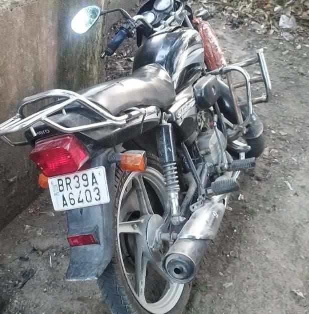 कसबा नेहरू चौक से चोरी गयी बाइक जलालगढ़ में जब्त, दो शातिर गिरफ्तार