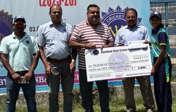 Dhanbad News: देवघर व जमशेदपुर की टीम फाइनल में