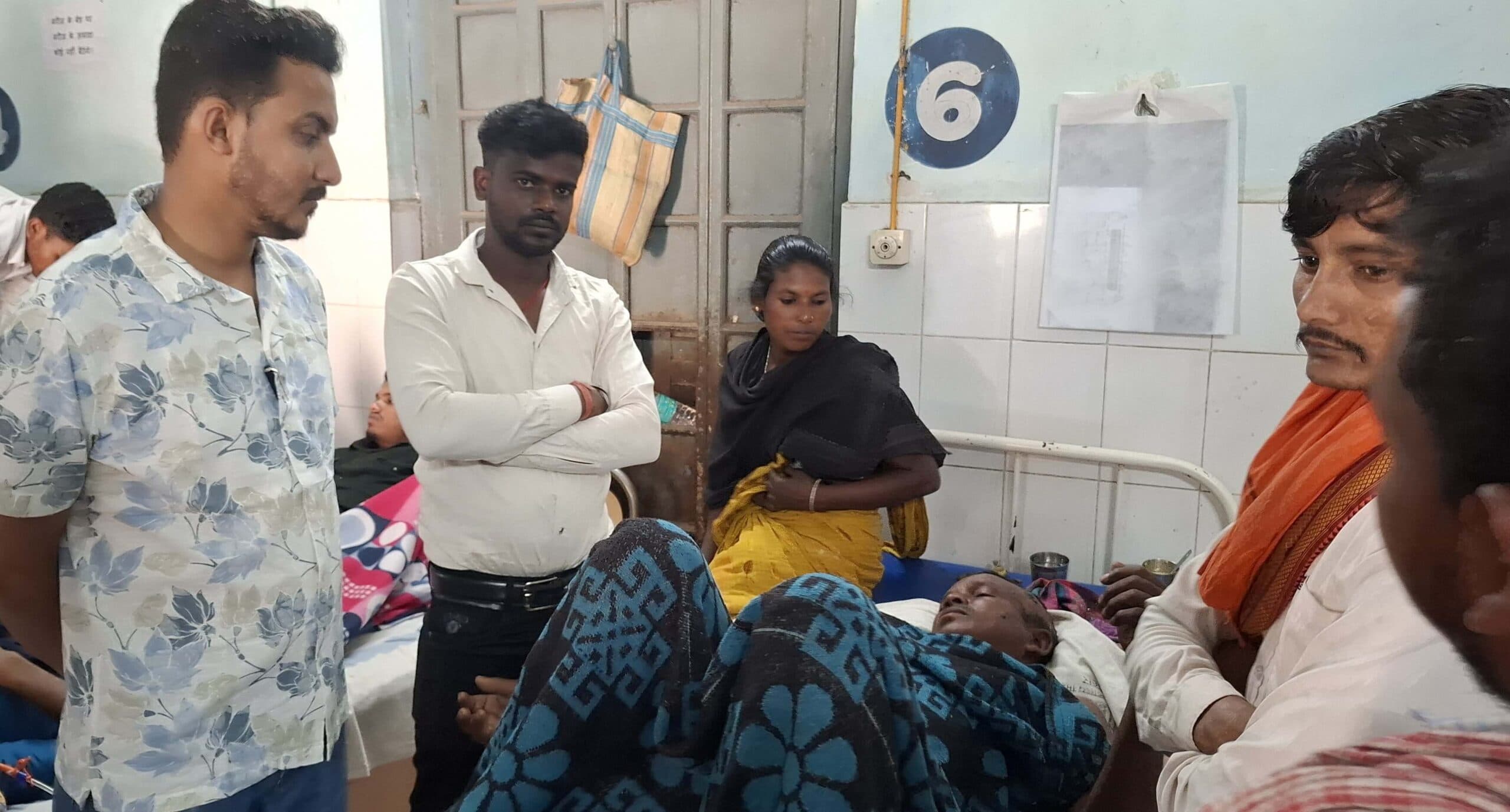 कोढ़ा सड़क हादसा : घायलों के आंखें बयां कर रही हादसे की दर्दनाक कहानी