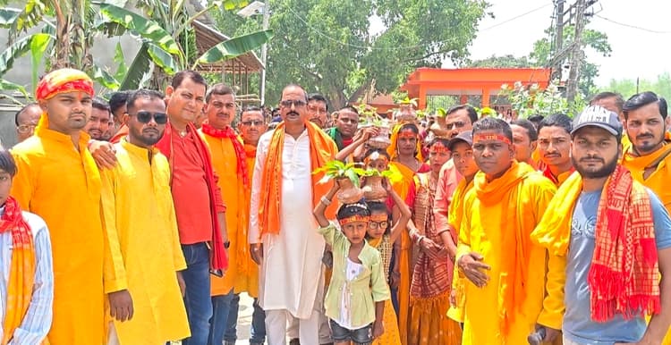 अखंड हरिनाम संकीर्तन को निकाली भव्य कलशयात्रा