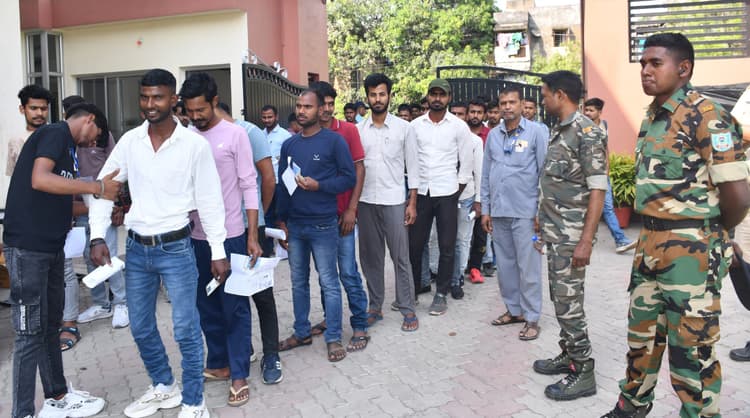 Bokaro News : बोकारो में झारखंड उत्पाद सिपाही परीक्षा रही शांतिपूर्ण