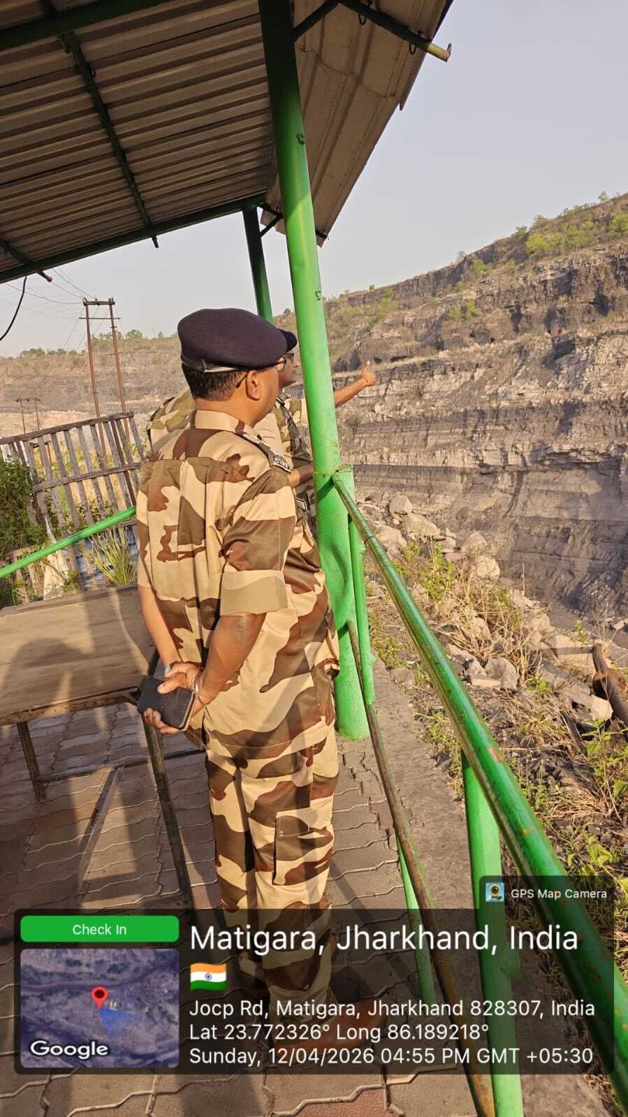 Dhanbad News: अधिकारियों व जवानों पर हमला करने वाले तत्वों को बख्शा नहीं जायेगा : आइजी