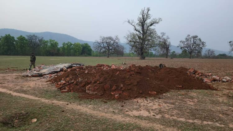 गुरमाहा में एसटीएफ ने नक्सलियों का स्मृति पिंड को किया ध्वस्त
