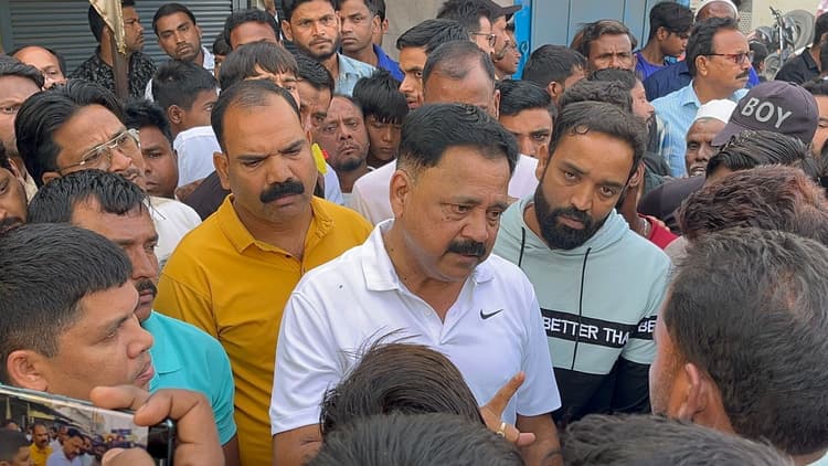 Giridih News :सड़क हादसे में घायल युवक की इलाज के दौरान मौत, विरोध में रोड जाम