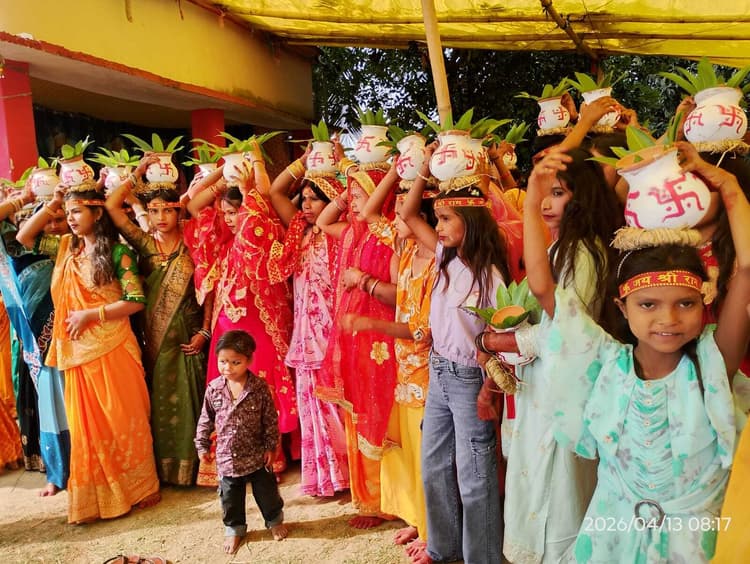 Bhagalpur news कलश शोभायात्रा के साथ 24 घंटे अखंड कीर्तन शुरू