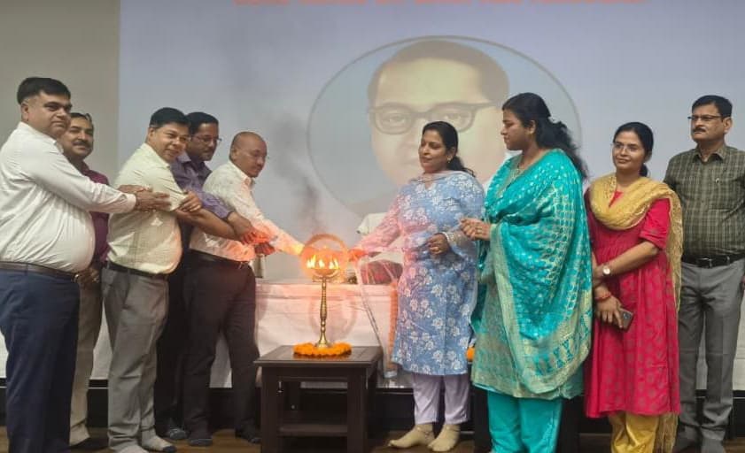 कैरियर की सफलता के लिए प्रेरणाश्रोत डाॅ आंबेडकर का जीवन : डाॅ महतो