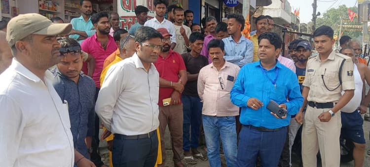 पूर्णिया-टीकापट्टी एसएच-65 को बनाया जायेगा फोरलेन, एसडीओ की मौजूदगी में मापी, अतिक्रमण हटाने का फरमान