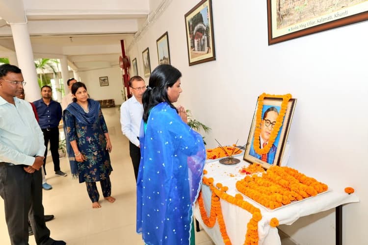 भारतीय संविधान के प्रमुख शिल्पी थे बाबा साहेबः उपायुक्त