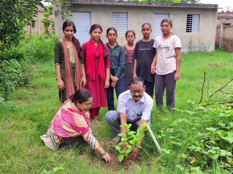 आंबेडकर जयंती पर महिला कॉलेज परिसर में हुआ पौधरोपण