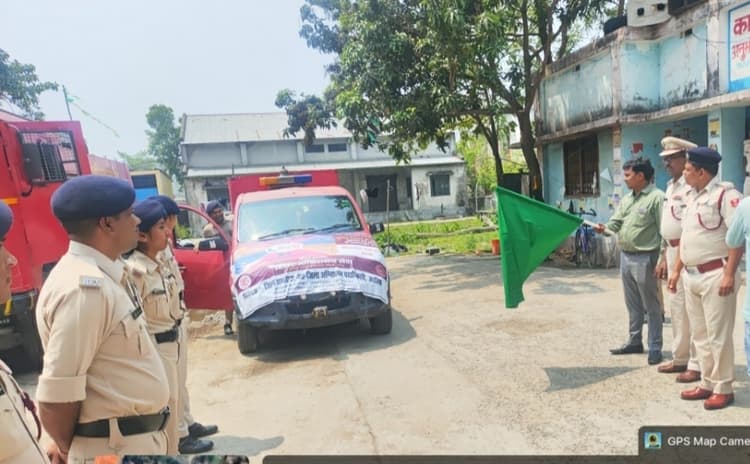 एसडीओ ने हरी झंडी दिखा अग्निशमन वाहन को किया रवाना