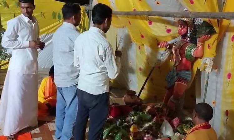 नरसिंह लोवाडीह में स्थापित की गयी हनुमान जी प्रतिमा