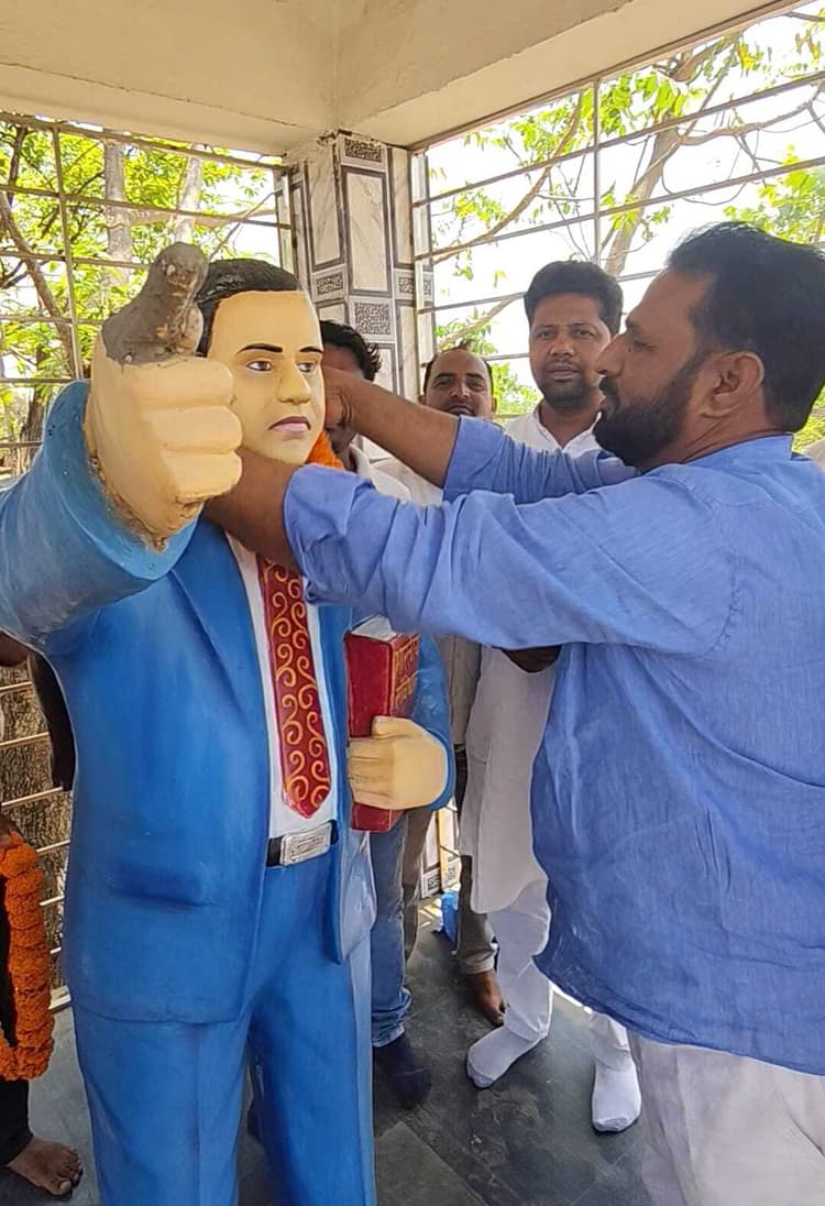 बाबा साहेब के आदर्शों पर चलने का लिया संकल्प