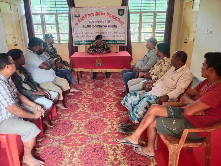 योजनाओं का लाभ उठाकर अपने जीवन स्तर में सुधार लायें : एसएसबी