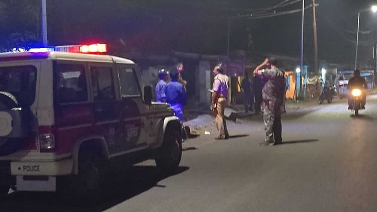 Dhanbad News: कैलूडीह में दो गुटों में पत्थरबाजी, फायरिंग