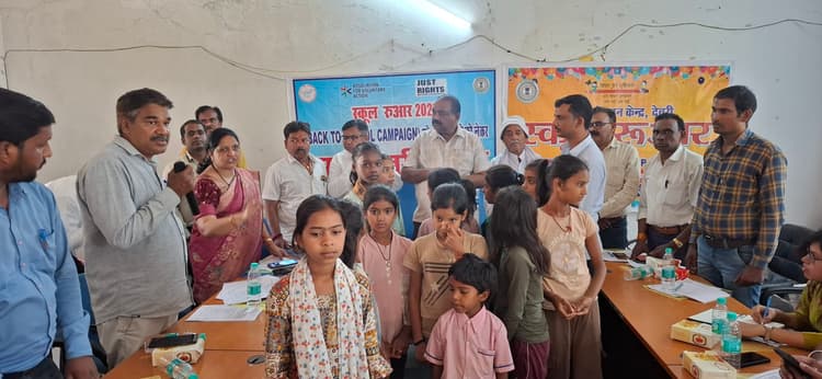 Giridih News :स्कूल छोड़ चुके बच्चों के पुन: नामांकन पर जोर