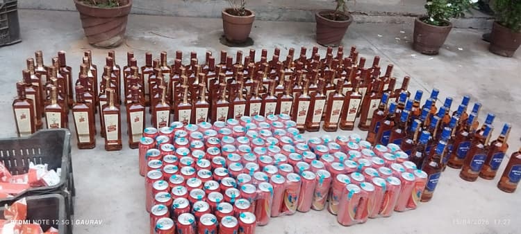 Giridih News :पिकअप वैन से बिहार जा रही शराब और बियर जब्त, तस्कर फरार