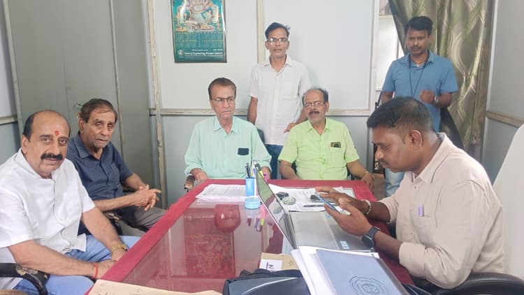 कांग्रेस ने ईई से की जिले में बिजली आपूर्ति में सुधार की मांग