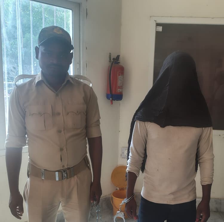 शराब पीकर हंगामा करते शराबी गिरफ्तार