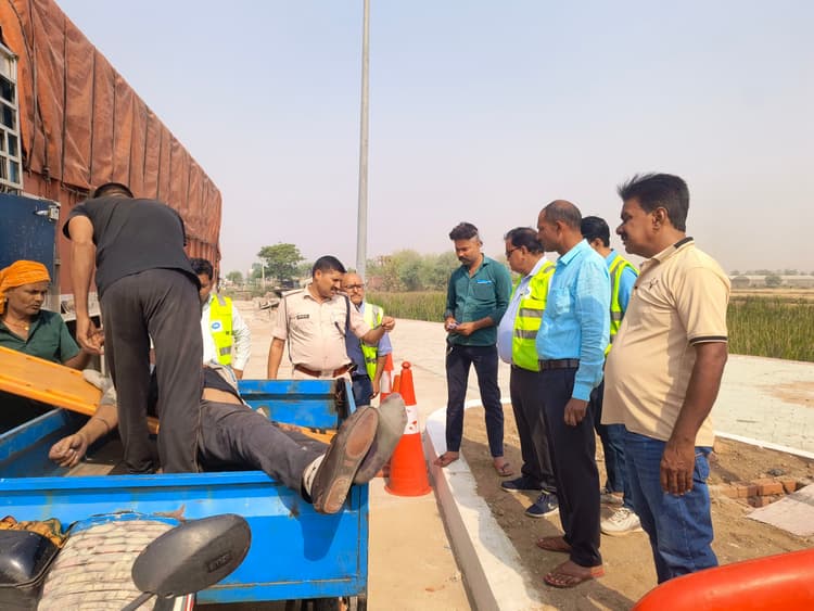 टोल प्लाजा पर खड़े ट्रक में मृत मिला चालक