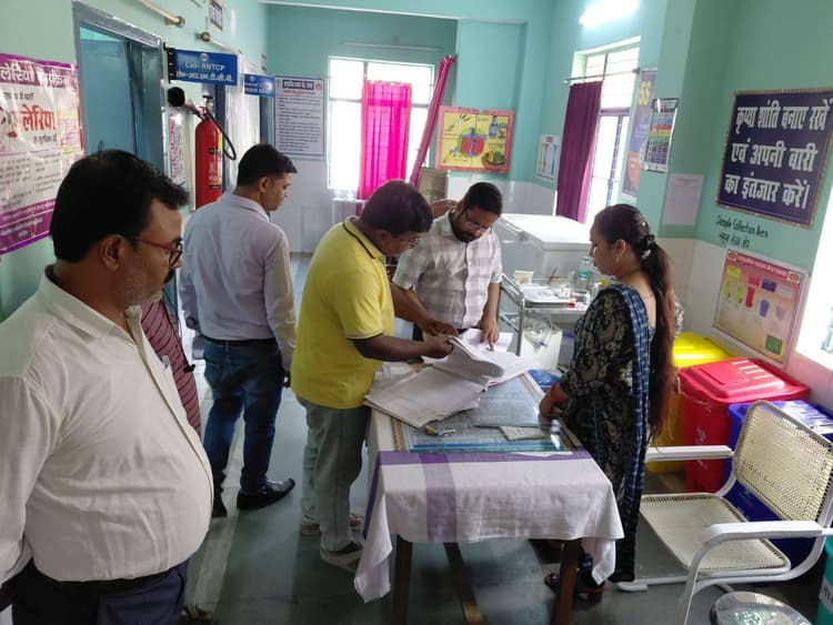 लोक शिकायत निवारण पदाधिकारी ने परबत्ता अस्पताल का किया निरीक्षण