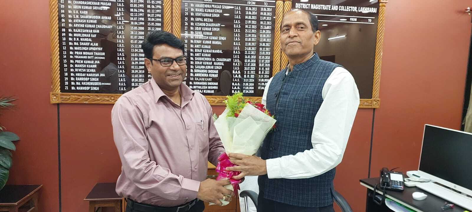 Lakhisari 43वें डीएम के रूप में शैलेंद्र कुमार ने लिया प्रभार