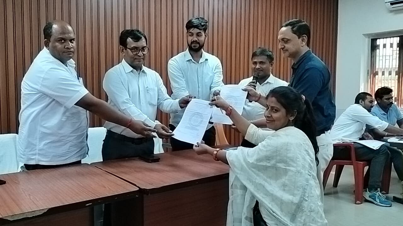 Lakhisarai News : जनगणना को लेकर प्रगणकों व पर्यवेक्षकों को दिया गया नियुक्ति पत्र