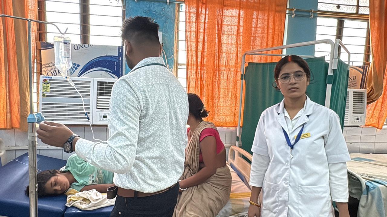 LAKHISARI छत टूटकर गिरने से दो किशोरी जख्मी, सदर अस्पताल चल रहा है इलाज