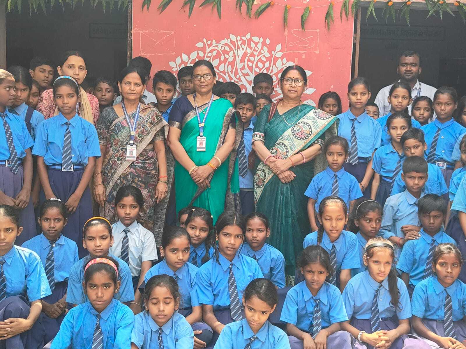 टाई-बेल्ट की चमक से खिले बच्चों के चेहरे, ड्रेस कोड से बढ़ेगा आत्मविश्वास