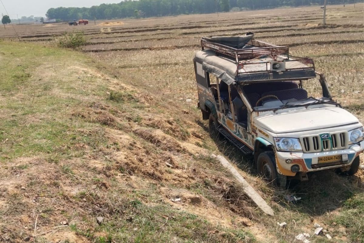 हजारीबाग में पिकअप सवारी गाड़ी पलटी, एक की मौत पांच घायल