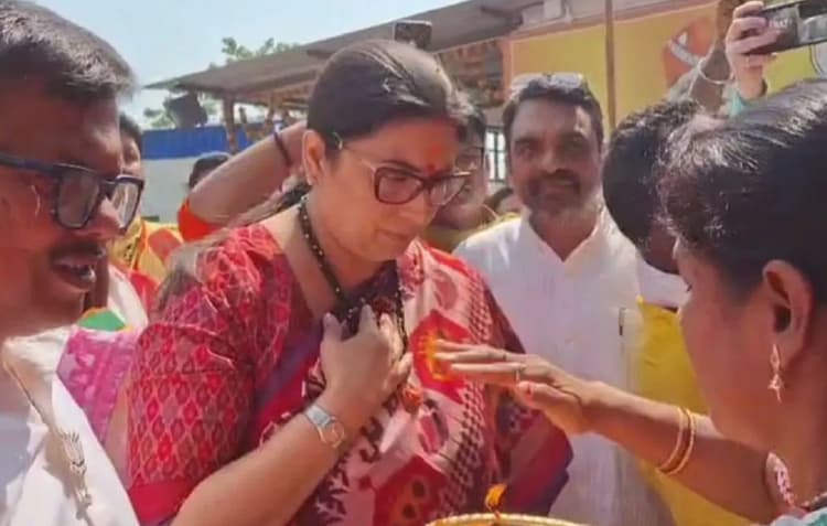 बंगाल भाजपा की सामने आया खींचतान, जुलूस पूरा किए बिना लौटीं स्मृति ईरानी