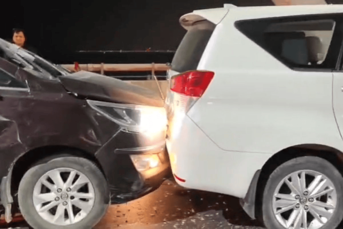 JP Setu vehicles collided bike riders fell JP Setu vehicles collided bike riders fell